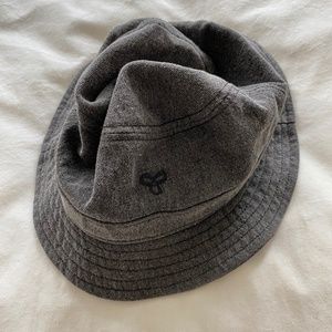 Aritzia TNA bucket hat